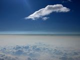 雲海上に浮かぶ雲